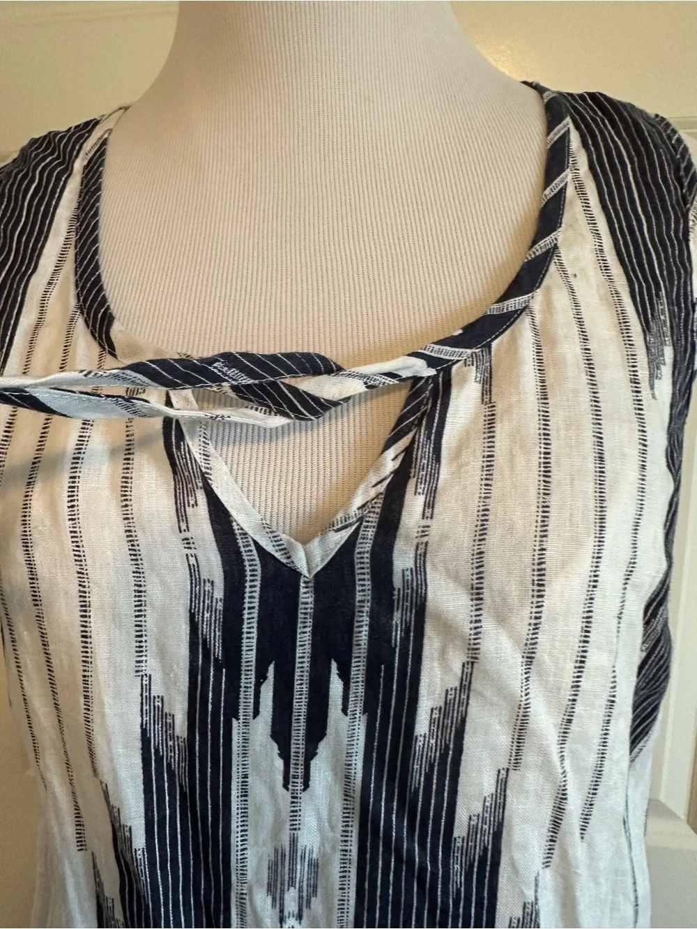 Linen Cynthia Rowley Sleeveless Navy and White Tie-Front Dress